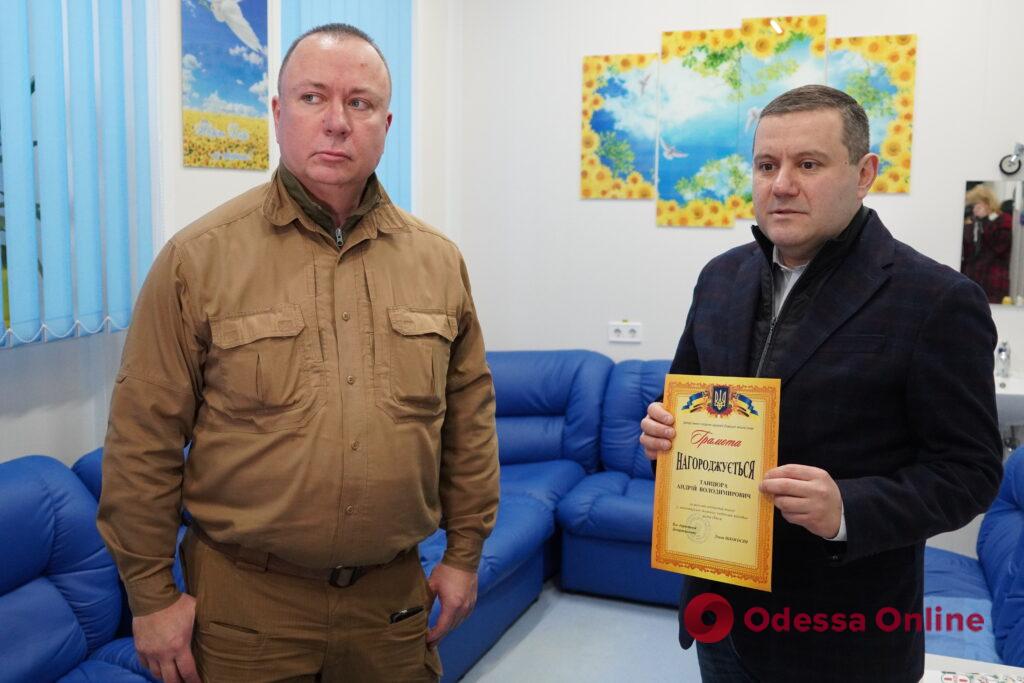 Наградили доноров и сдали кровь: в Одессе прошла акция, посвященная Международному дню волонтера (фото)