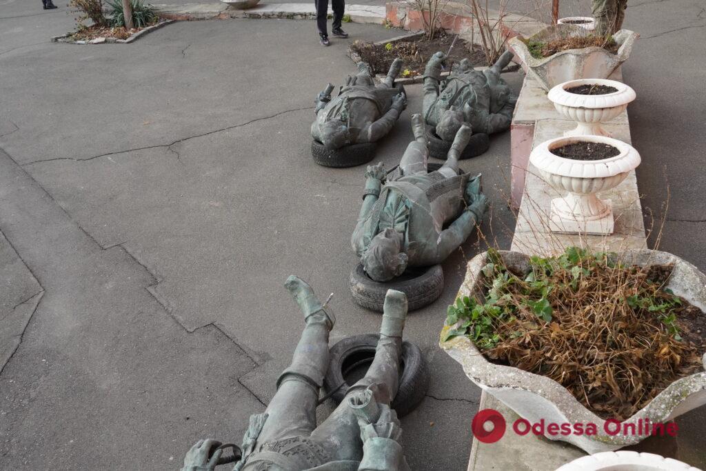 Одеські музейники розповіли про подальшу долю демонтованих пам’ятників Катерині ІІ та Суворову