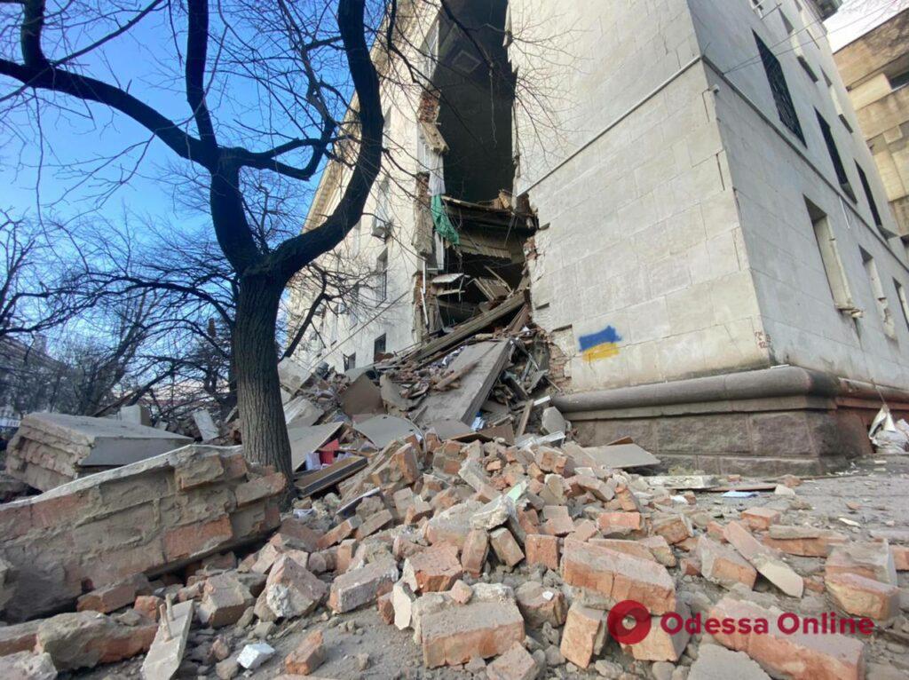 Рашисти знову вдарили по будівлі Херсонської ОВА