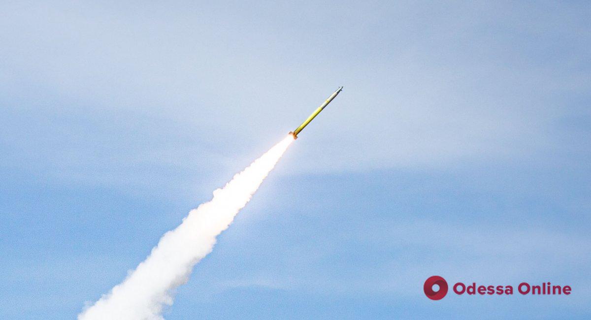 Россияне ударили ракетами по предприятию в Кривом Роге – есть погибший