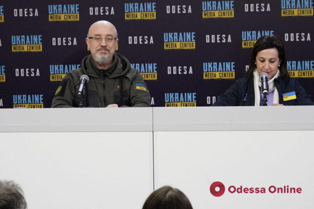 «Украина защищает всю Европу»: Одессу посетили министры обороны Украины и Испании