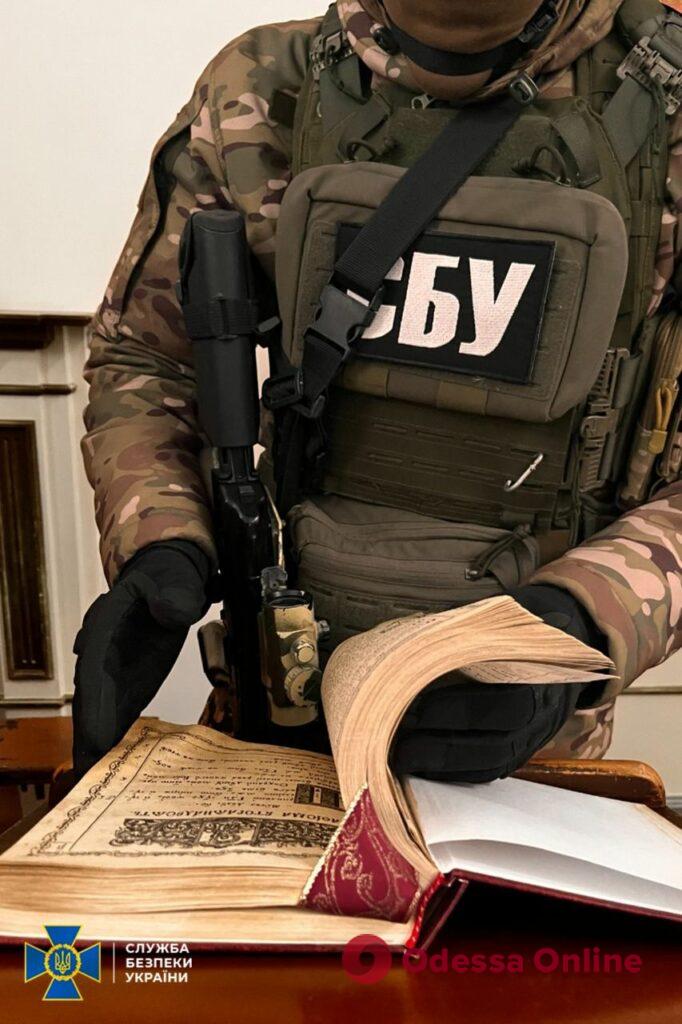 СБУ виявила в єпархіях УПЦ МП російські паспорти, «перепустки федеральних радників рф» та прапор «новоросії»