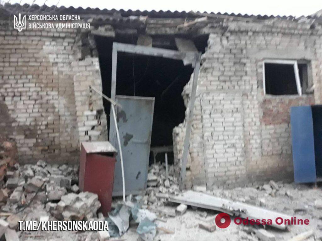 Российские оккупанты обстреляли больницу в Херсоне: есть пострадавшие