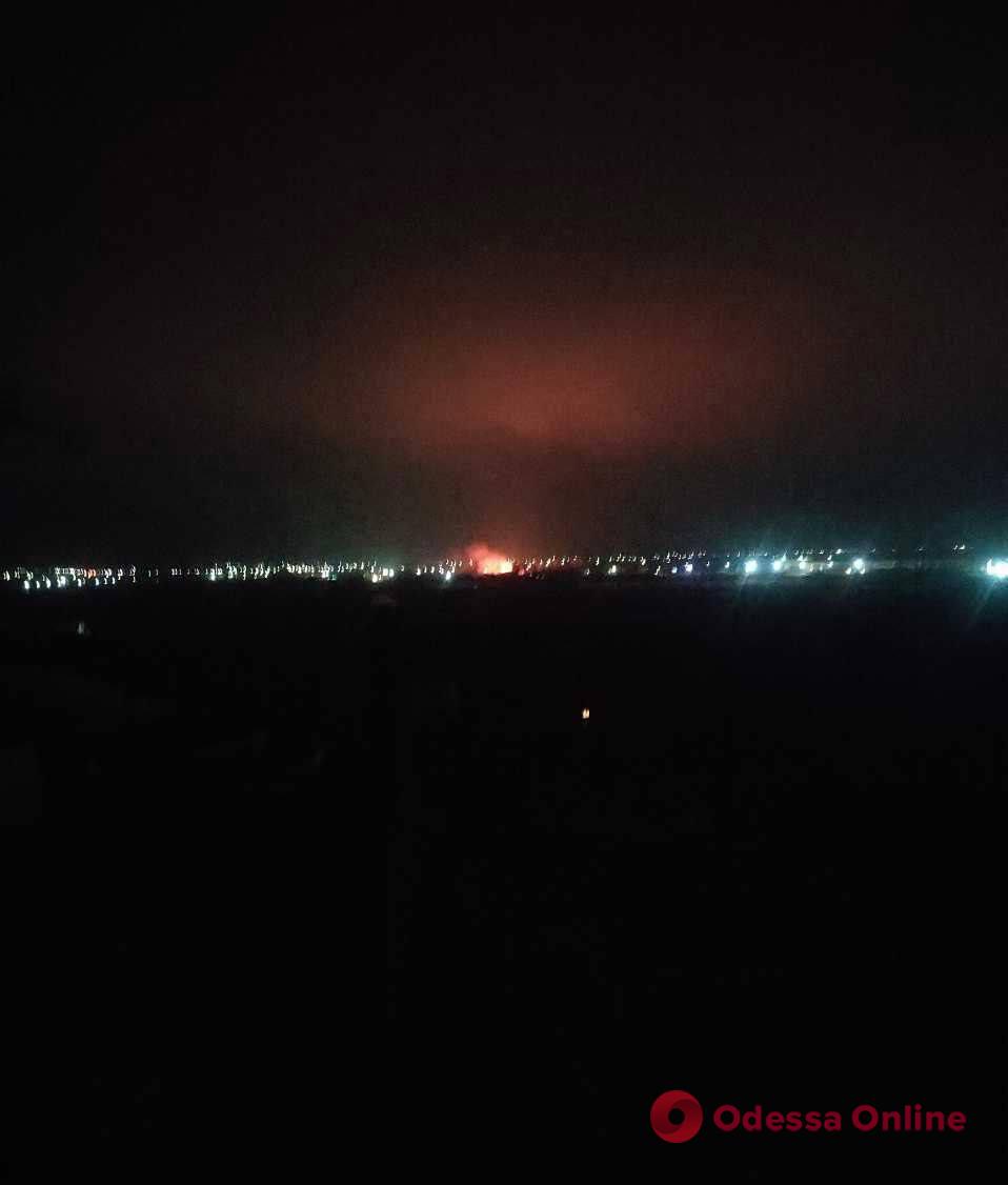 В Мелитополе горит здание, в котором собирались оккупанты