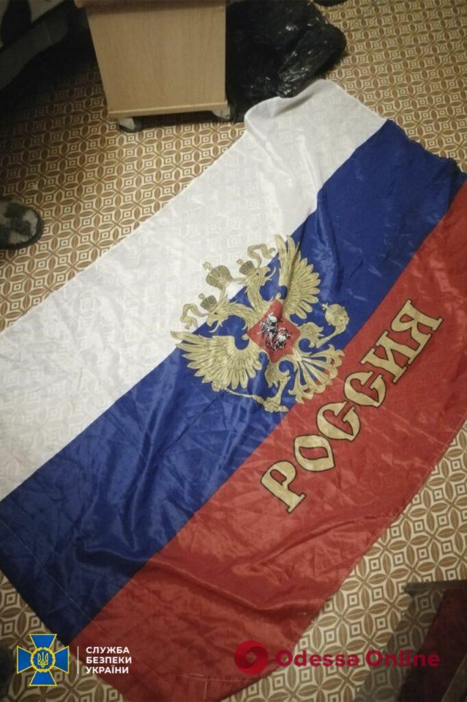 Георгіївські стрічки та російські прапори: СБУ провела обшуки у представників заборонених комуністичної партії та «Русі єдиної»