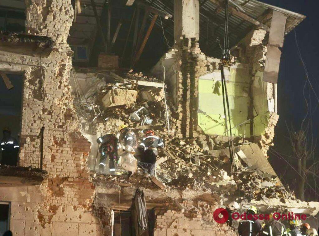 Ракетний удар по будинку у Кривому Розі: троє людей загинули, 13 поранені