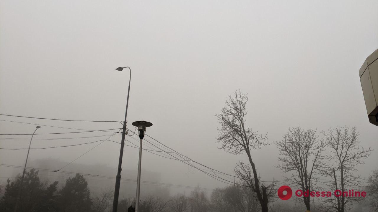 Одесу накрив густий туман (фото)