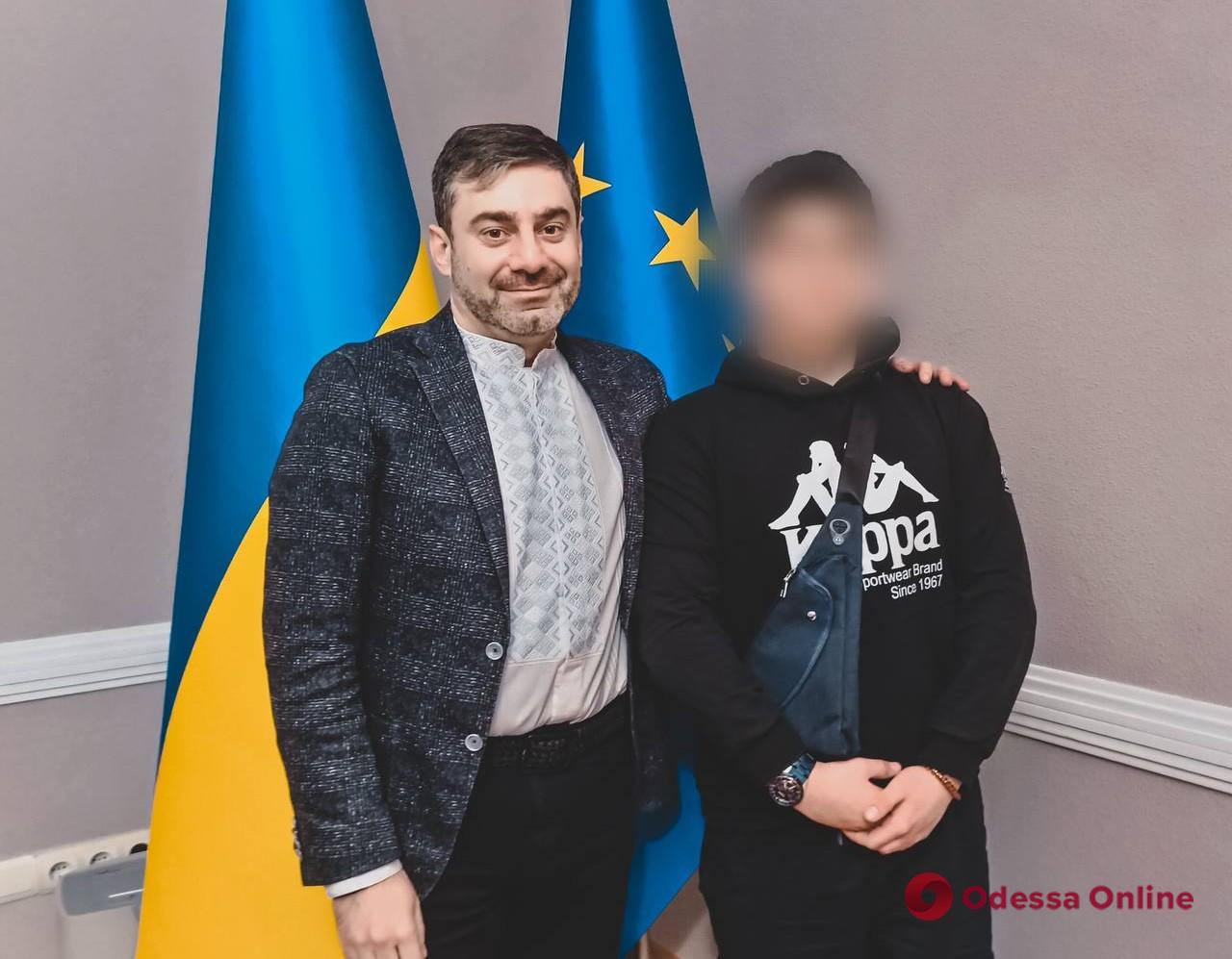 В Україну вдалося повернути дитину, яка жила вісім місяців на росії у прийомній сім’ї В Україну вдалося повернути дитину, яка жила вісім місяців на росії у прийомній сім’ї