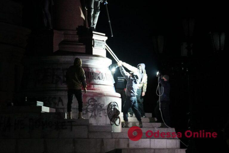 В Одеській мерії показали, як відбувався демонтаж пам’ятника Катерині ІІ (відео)