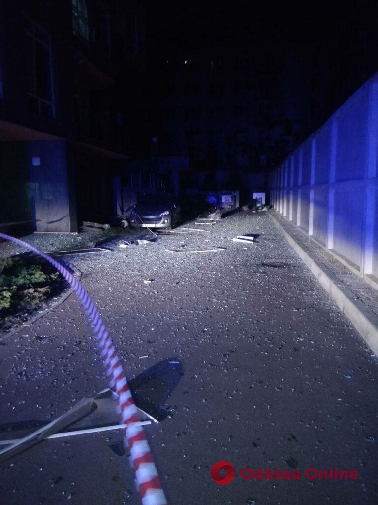 Последствия ночной атаки дронов на Киев (фото)