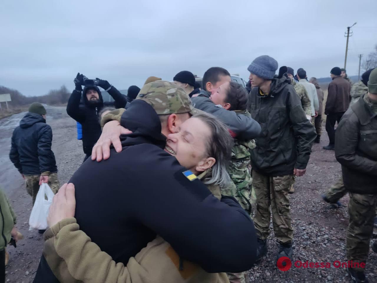 З ворожого полону звільнили ще 140 захисників та захисниць України