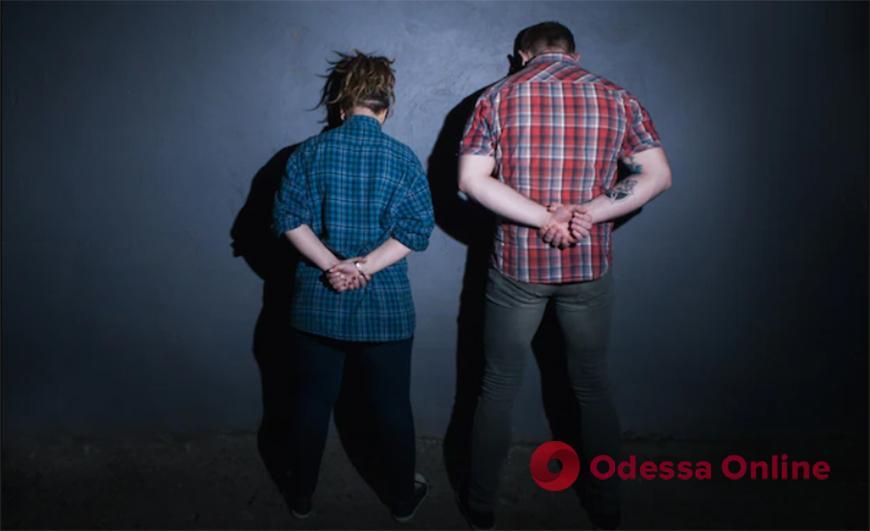 В Одессе задержали преступную пару за ограбление прохожей