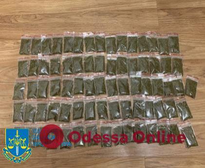 Оптова торгівля наркотиками: в Одесі судитимуть учасників злочинного угруповання