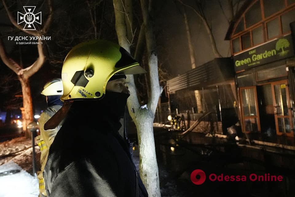 Возле Одесской политехники горело кафе (фото, видео)