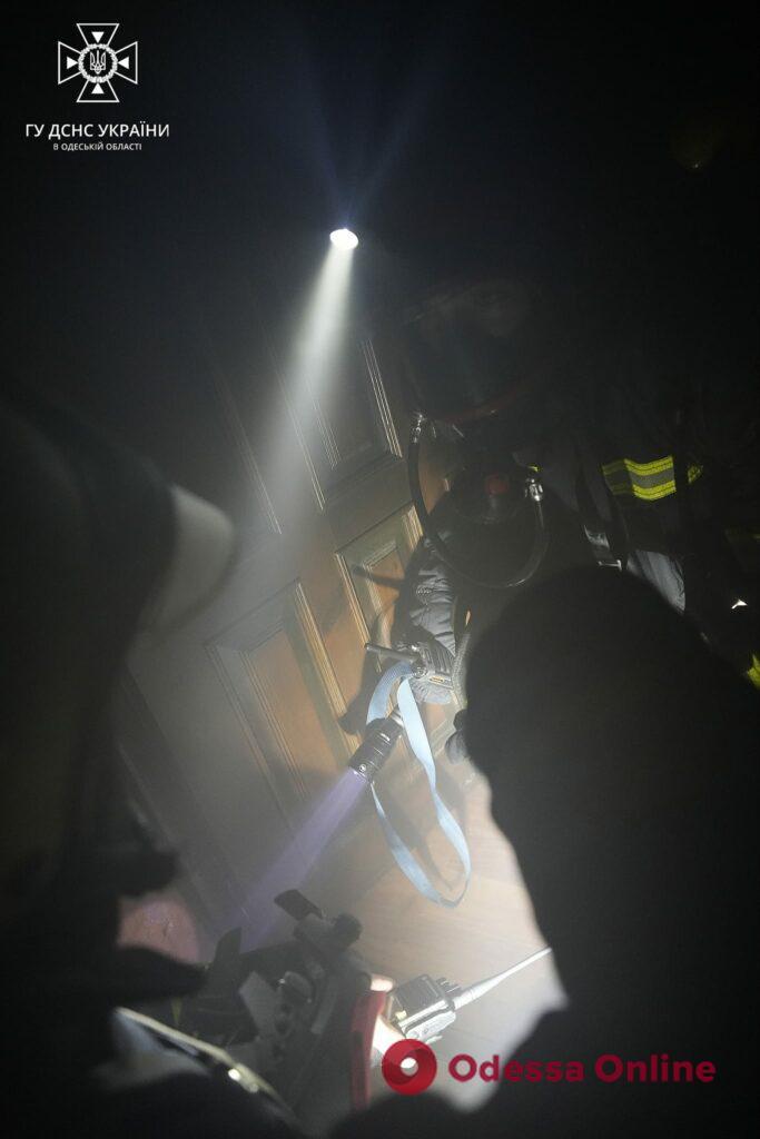 В Одесі під час гасіння пожежі у квартирі врятували пенсіонерку