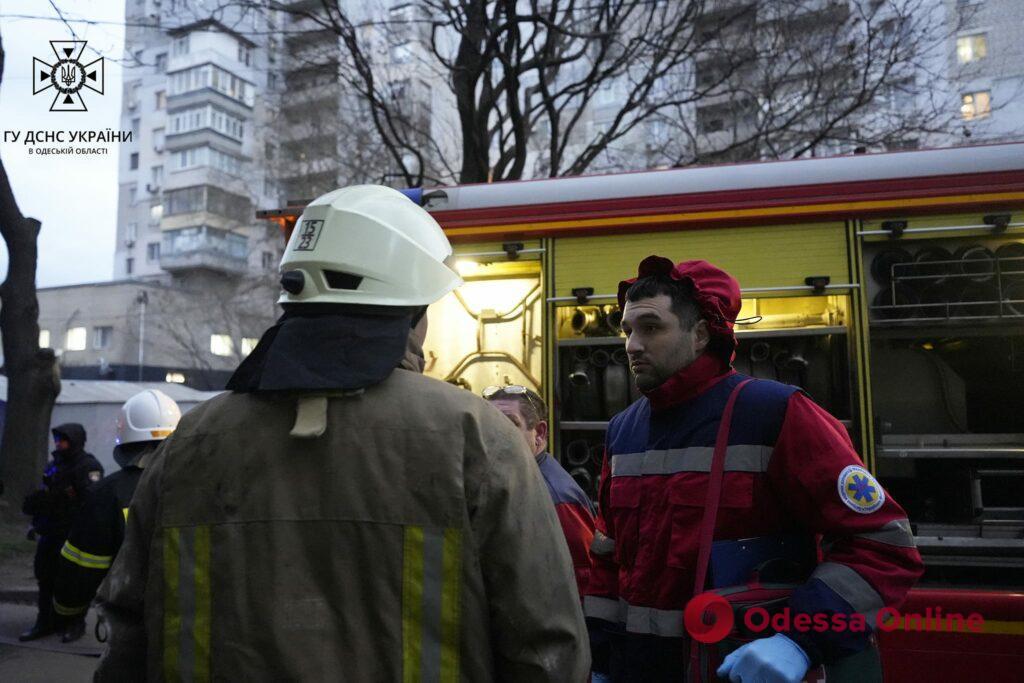 В Одесі під час гасіння пожежі у квартирі врятували пенсіонерку