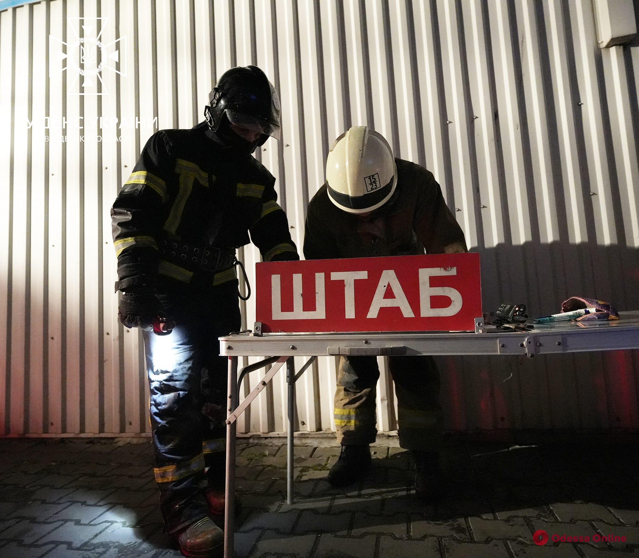 Под Одессой горели торговые павильоны (фото, видео)