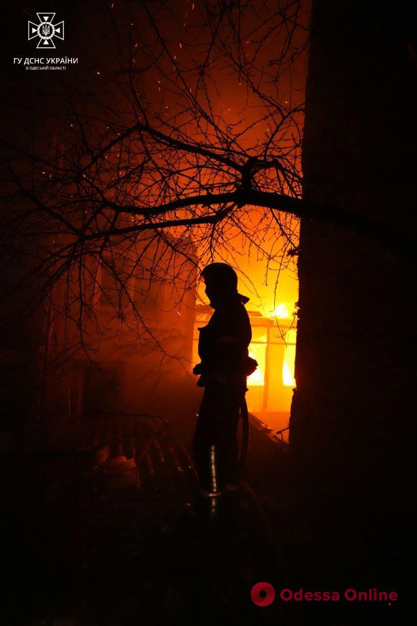Під Одесою горіли житлові будинки та гаражі – є постраждалі