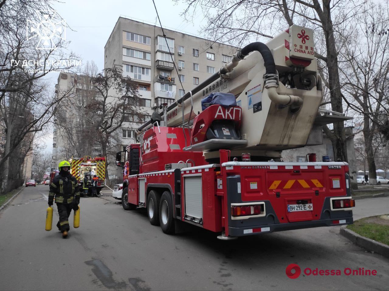 Одеса: під час пожежі в багатоповерхівці на Таїрова постраждав чоловік