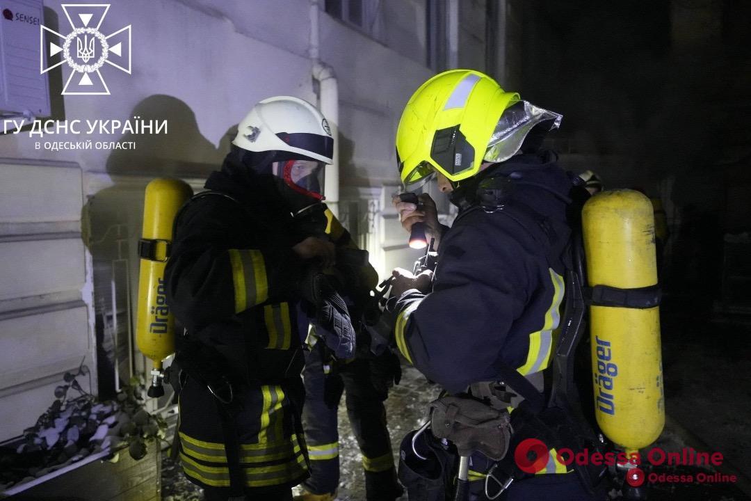 В центре Одессы тушили пожар в хостеле (фото, видео)
