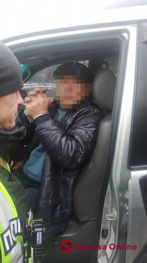 В Одесі 70-річний п’яний чоловік вирішив проїхатися на чужому Land Cruiser