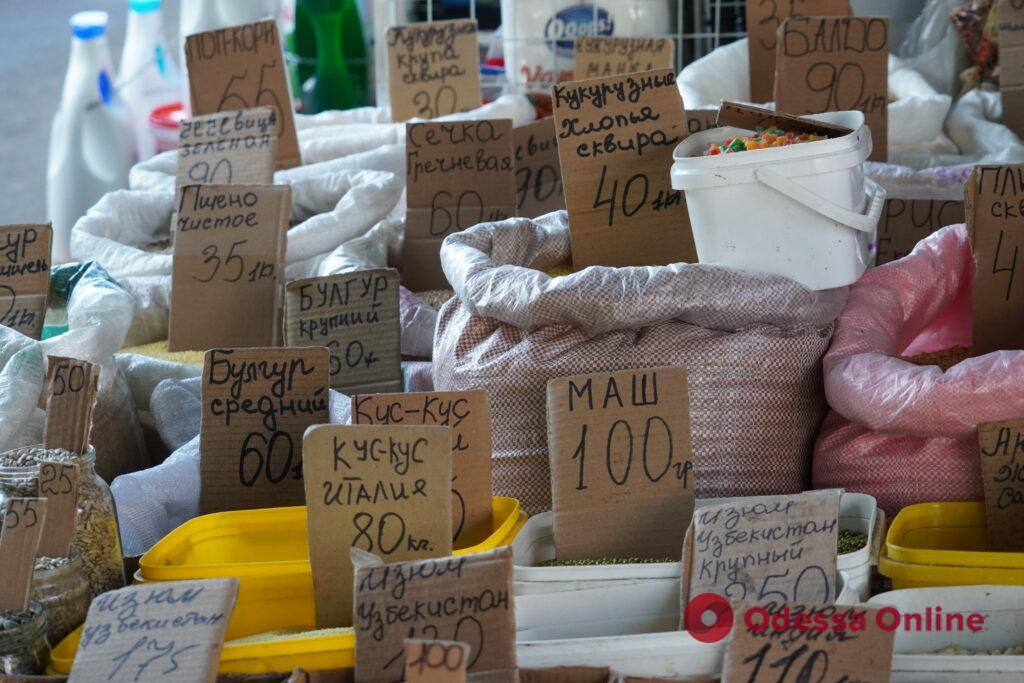 Ананас, брокколи и кура: субботние цены на одесском «Привозе»