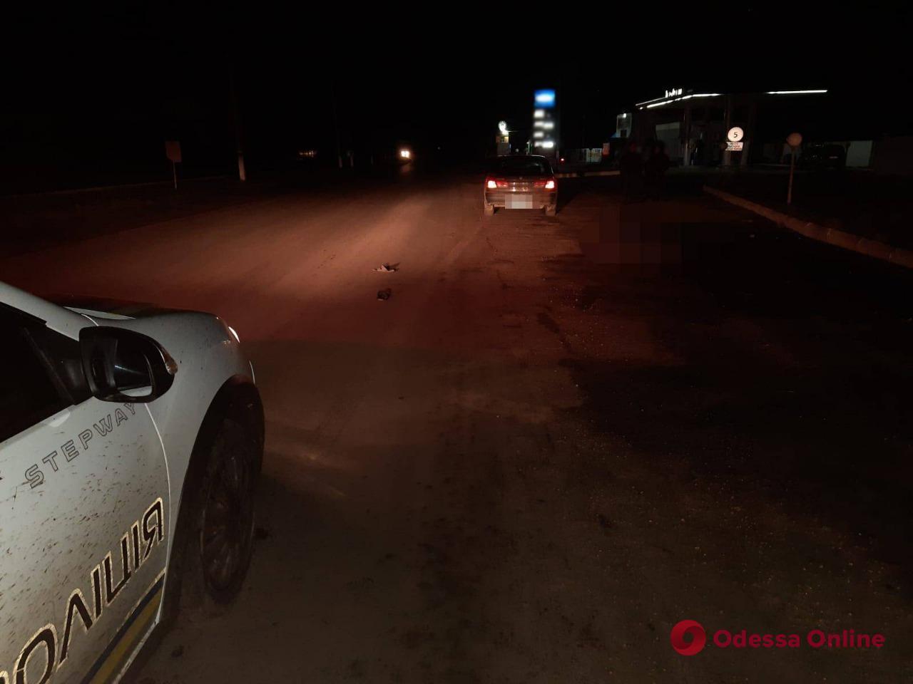 На Одещині автомобіль на смерть збив чоловіка
