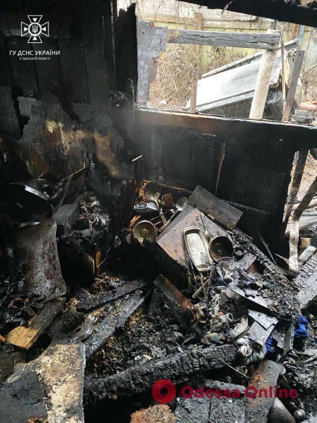 В Черноморке сгорел жилой дом (фото)