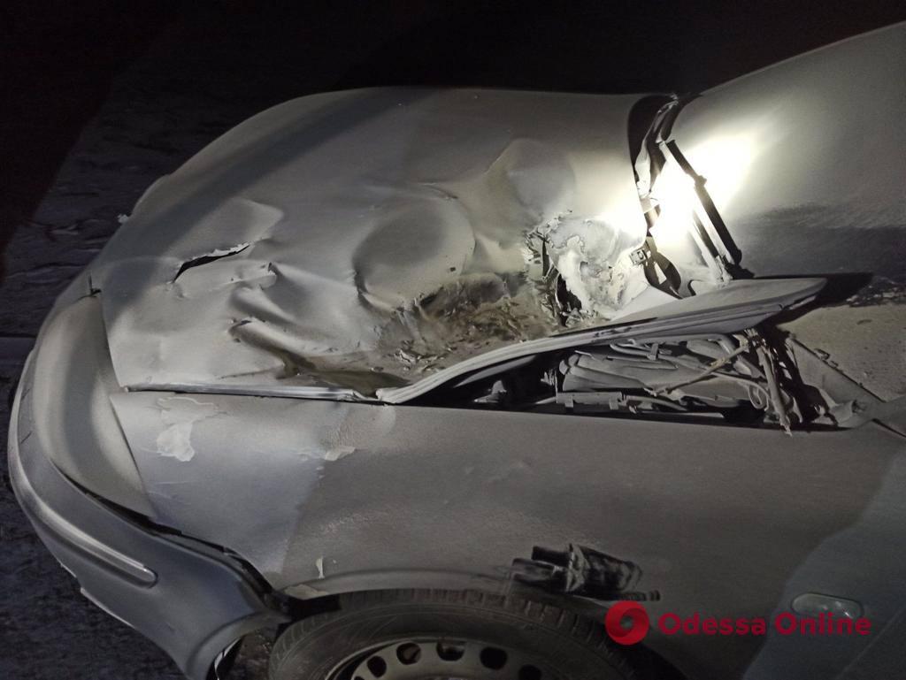 В Києві уламки ракети впали на автівку