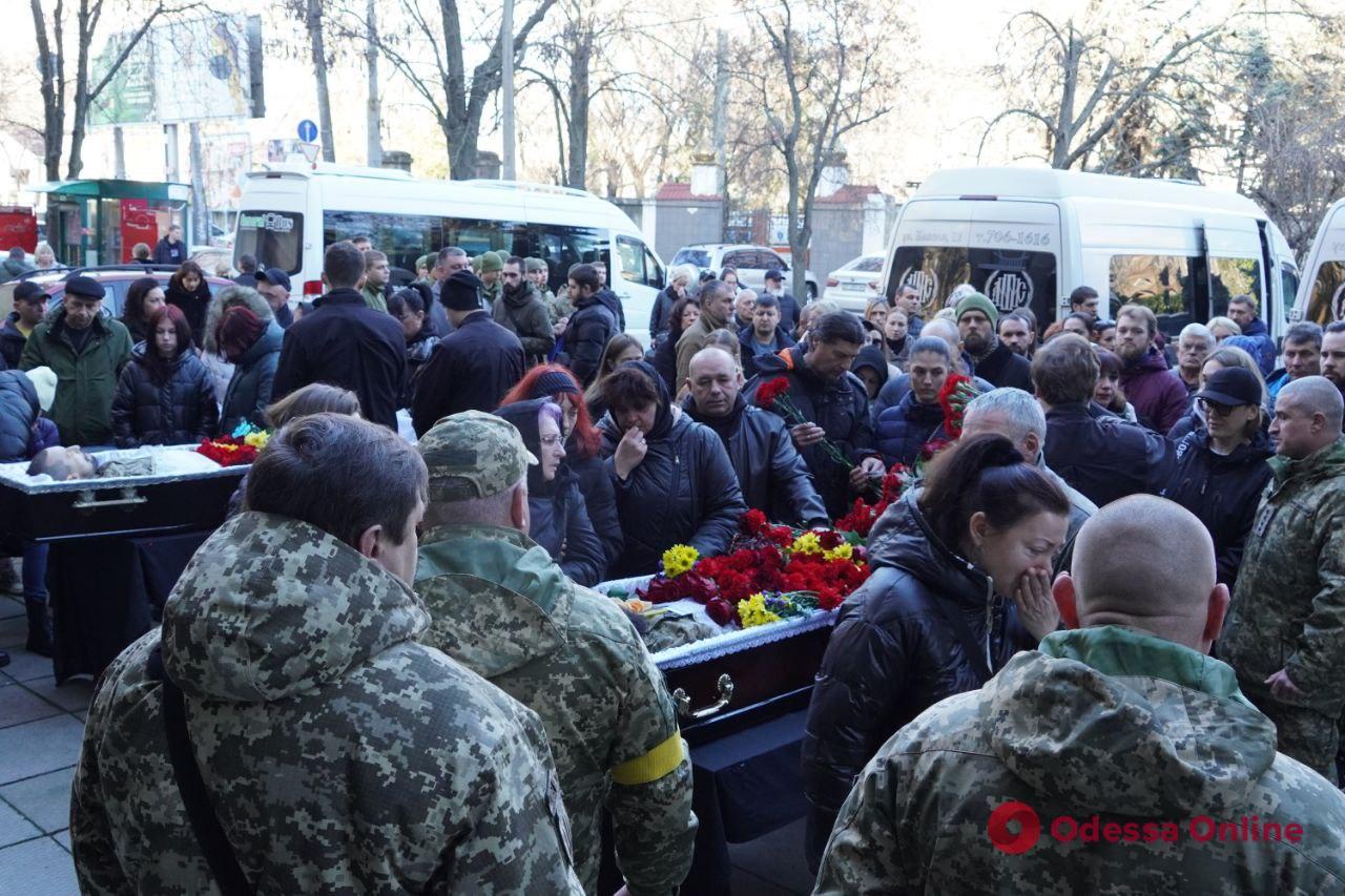 В Одесі простились із загиблими захисниками України Андрієм Павловим та Олексієм Яровенко