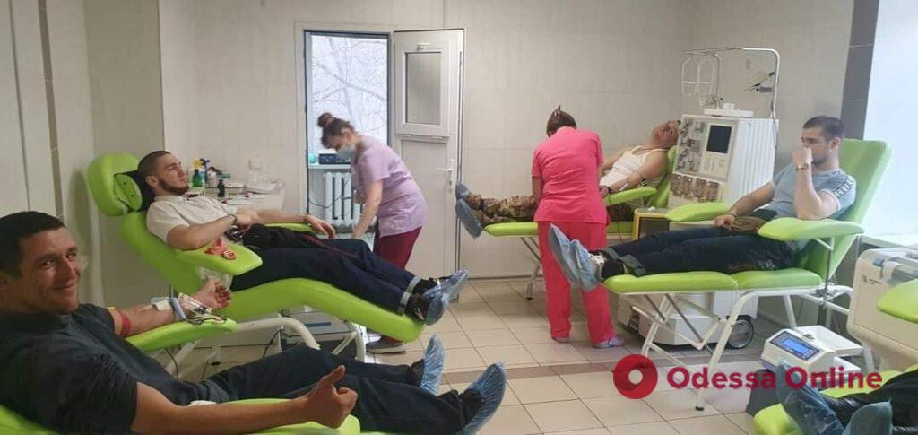 Одесские коммунальщики поделились кровью с ВСУ