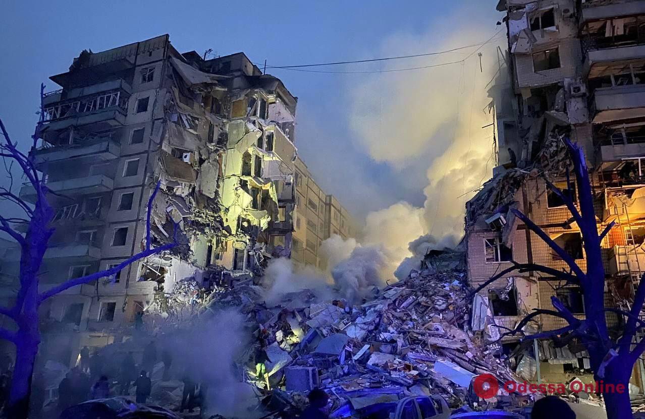 Возросло количество погибших в результате российского ракетного удара по многоэтажке в Днепре (обновлено)
