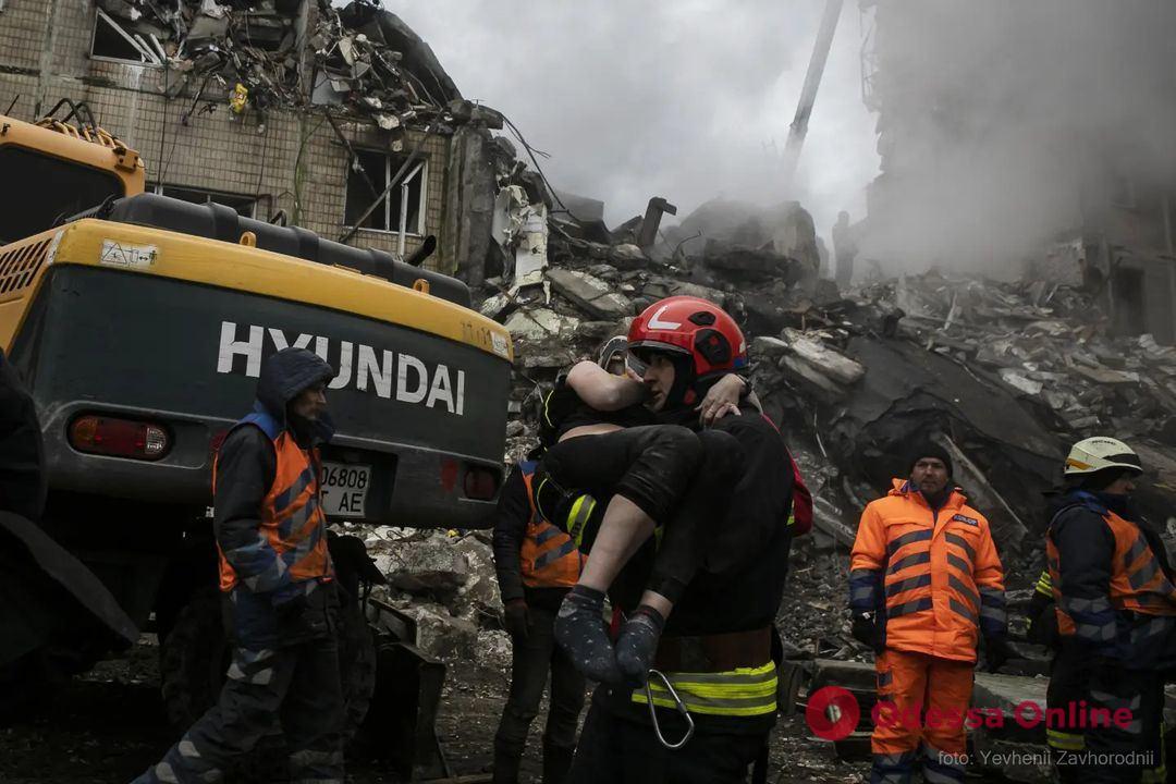Ракетный удар по многоэтажке в Днепре: количество погибших выросло до 25