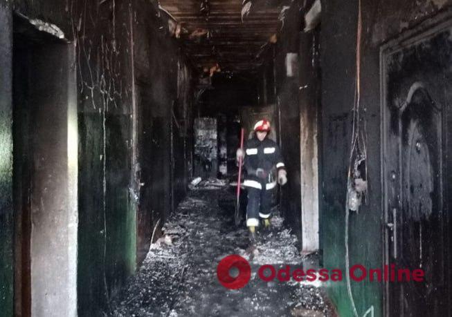 В ході пожежі під Одесою вигоріли три квартири