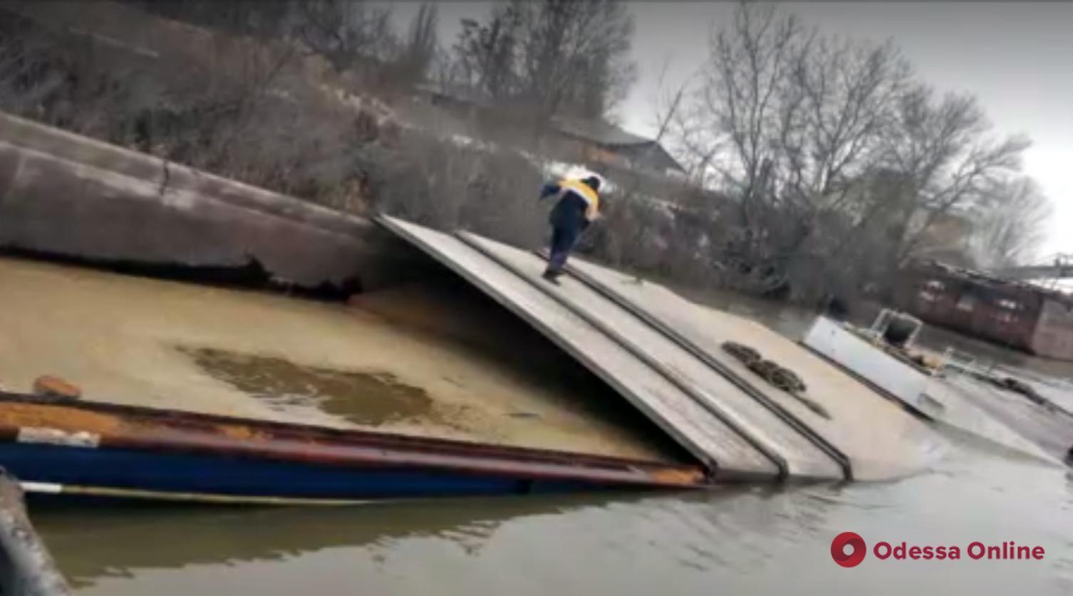 У Рені затонула румунська баржа із 860 тоннами українського зерна на борту