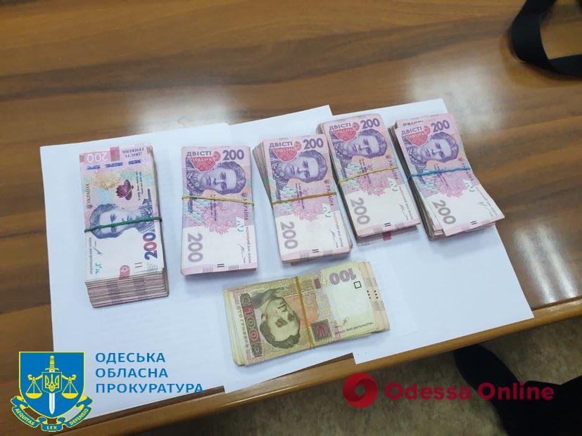 Двух чиновников Одесской железной дороги будут судить за получение взятки в 200 тысяч гривен