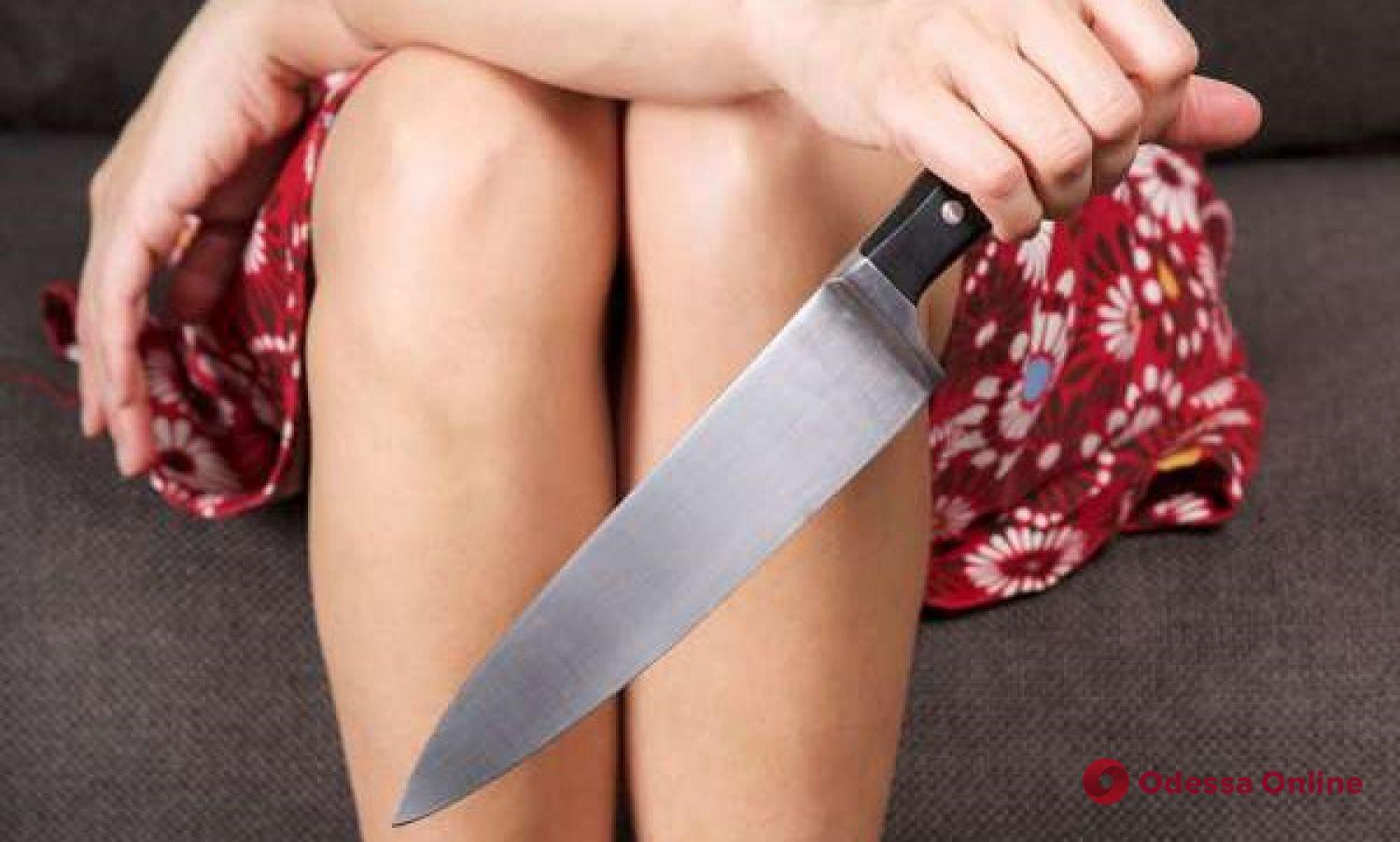 Жительница Ширяевской ОТГ наказала сожителя за отсутствие работы ударом ножа в печень