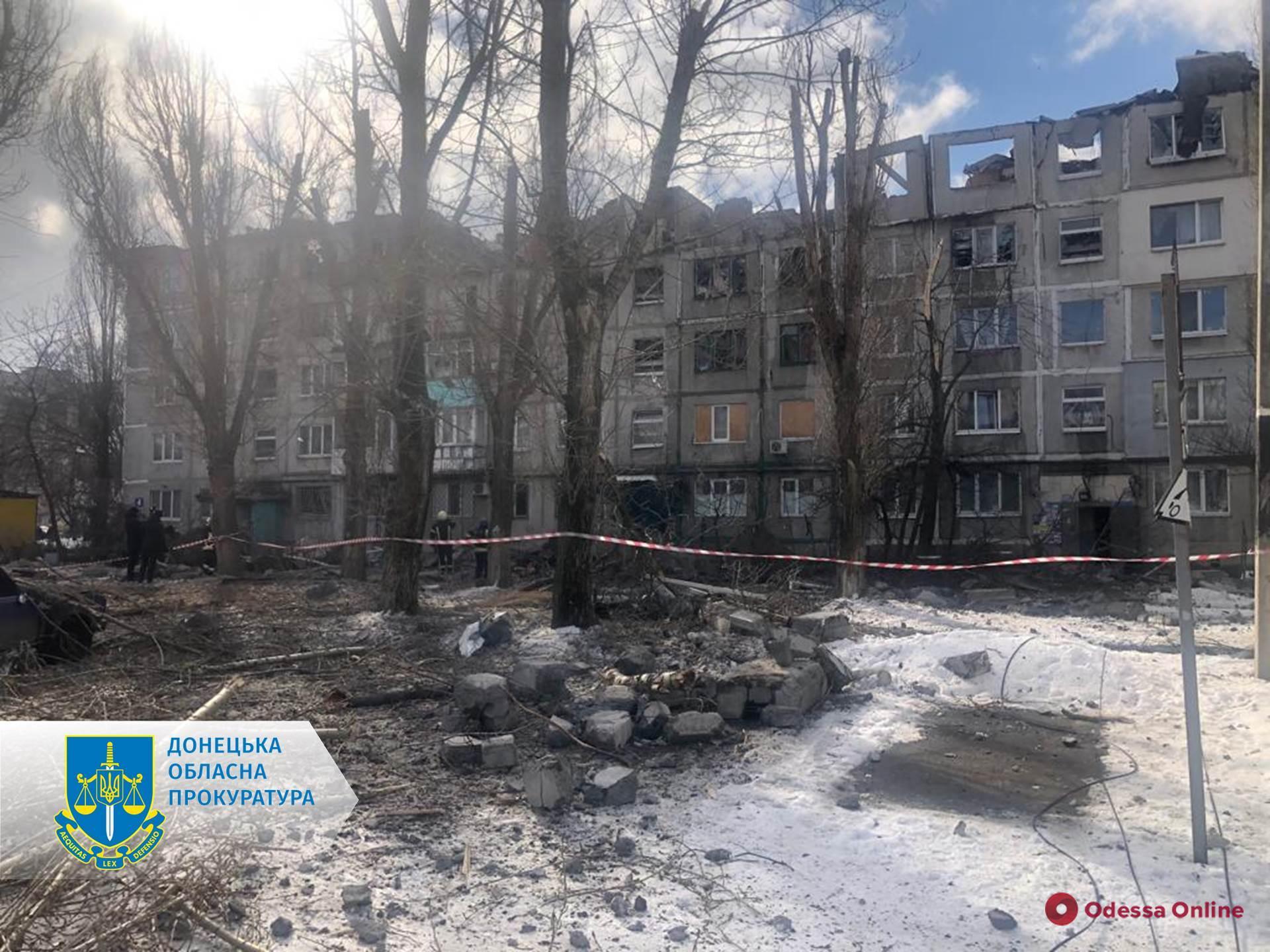 Рашисты обстреляли дом в Покровске — есть погибший и раненые