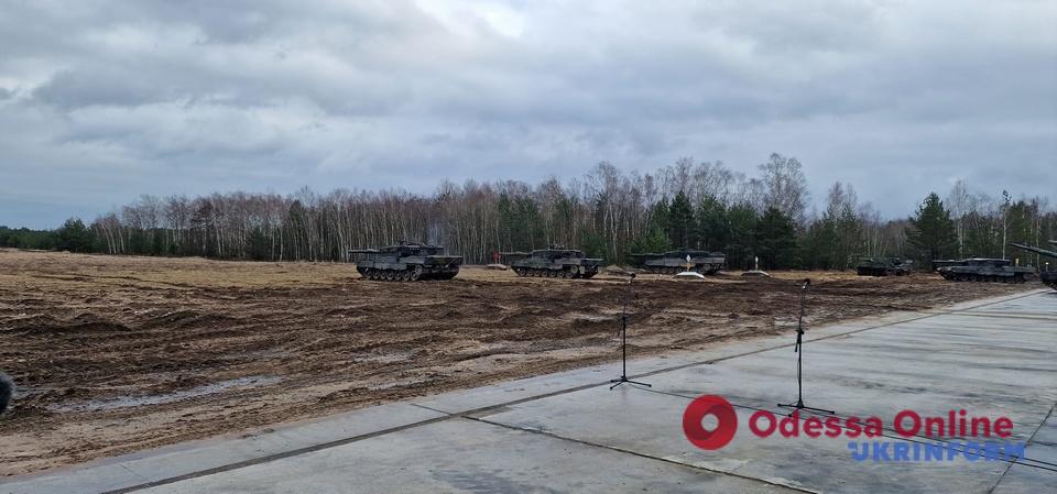 Украинские военные тренируются на танках Leopard 2 в Польше (фото, видео)