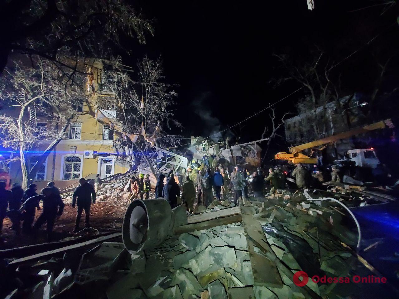 Оккупанты обрушили ракетой четырехэтажку в Краматорске (фото)