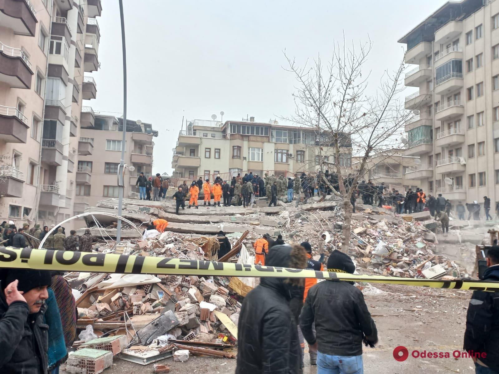 Зеленський висловив співчуття народу Туреччини через смертельний землетрус