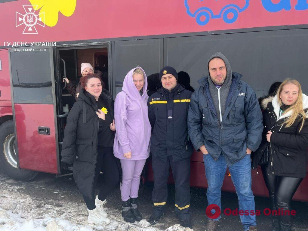 Рятувальникам довелося розбиратися із пробкою з фур на дорозі Одеса – Рені та допомагати пасажирам автобусів