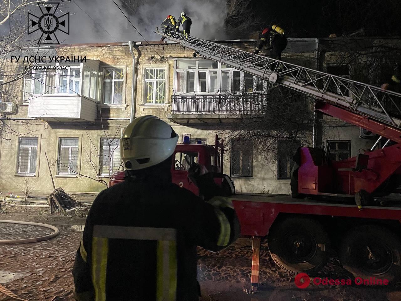 В Одессе на Молдаванке горел двухэтажный дом (фото, видео)
