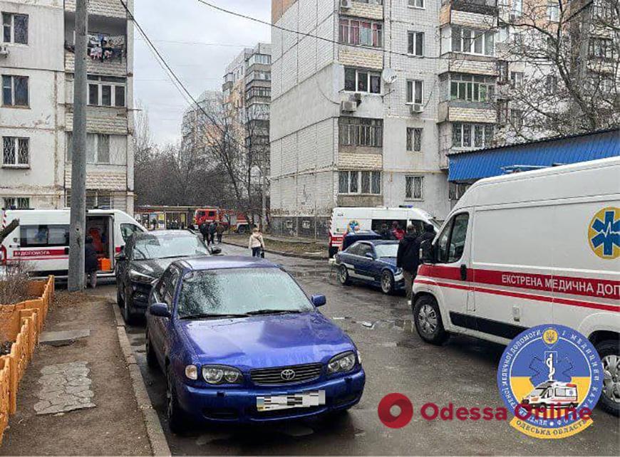В Одессе при пожаре пострадали четыре человека, одного госпитализировали