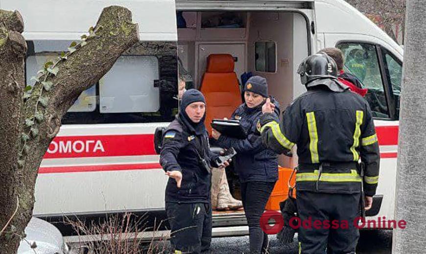 В Одессе при пожаре пострадали четыре человека, одного госпитализировали