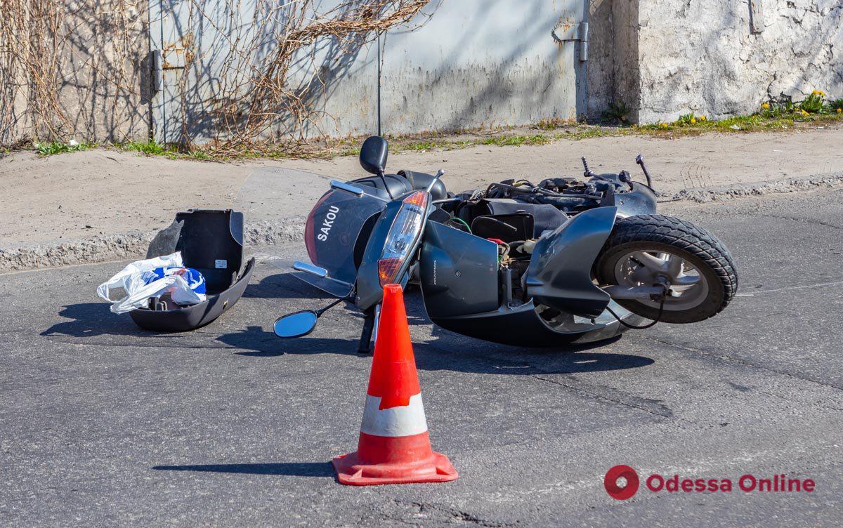 В Одессе автолюбитель отправил мопедиста в больницу