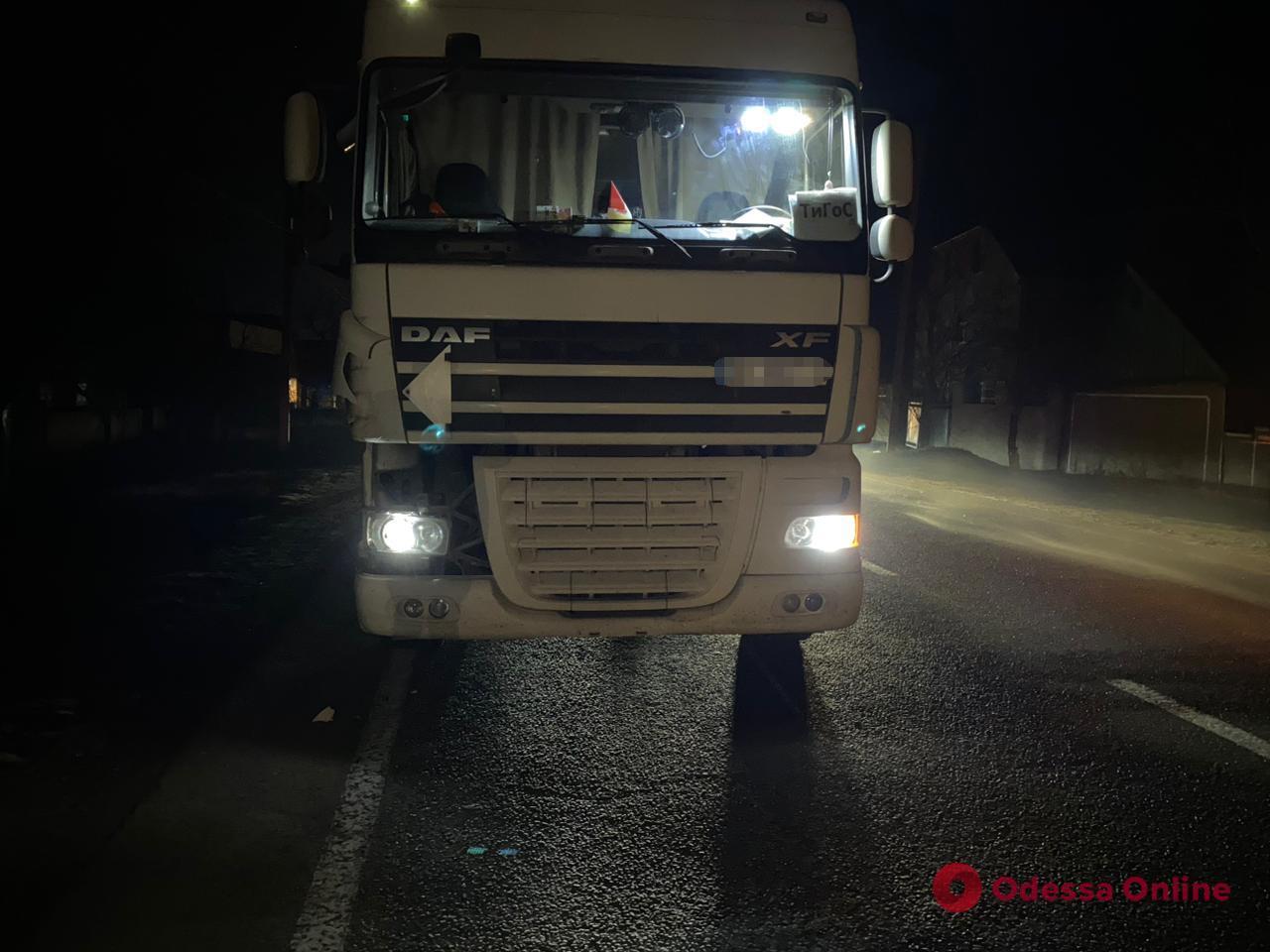 На трасі Одеса-Рені вантажівка наїхала на 61-річного чоловіка | Новости Одессы