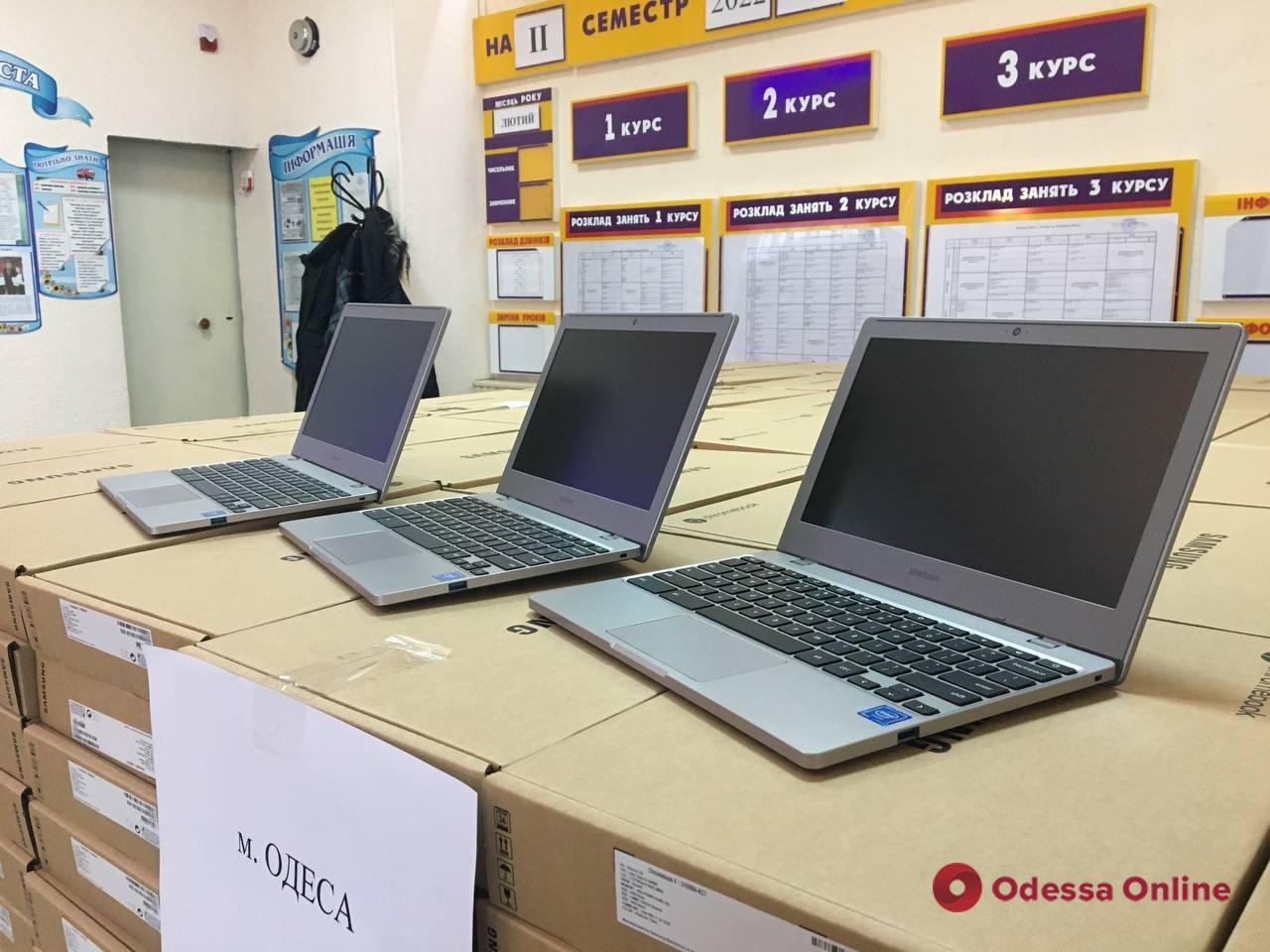 Одеські школи отримали майже 2 тисячі ноутбуків від Google та ЮНЕСКО (фото)