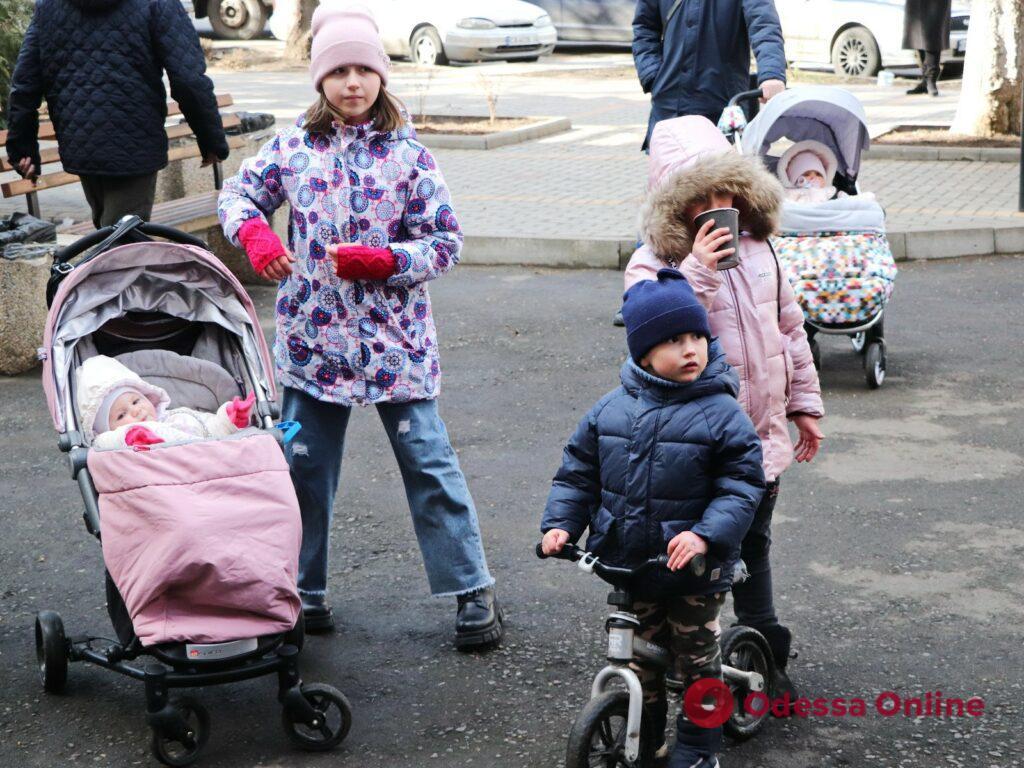 Одеські медики провели ярмарок та зібрали гроші для ЗСУ