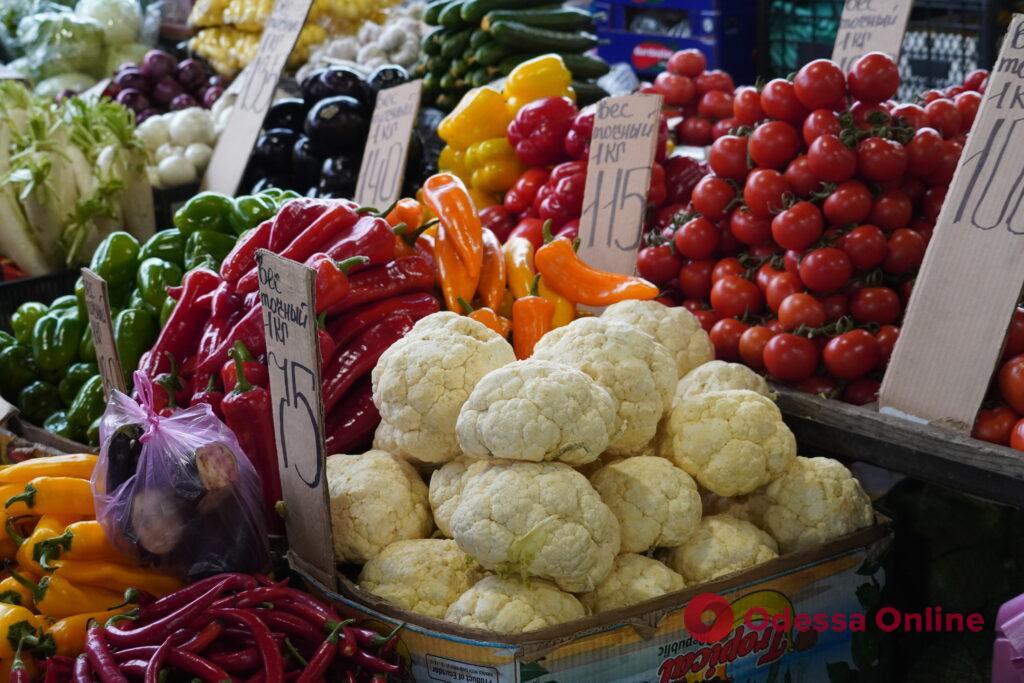 Картопля, гриби та калина: суботні ціни на одеському «Привозі»